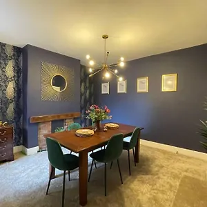 Holiday home Queens Boutique House Centre With Parking, Chester